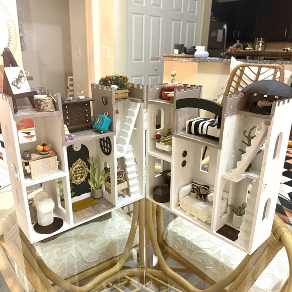 Portable Castle Miniature Dollhouse with Furniture & Accessories - Picture 1 of 13